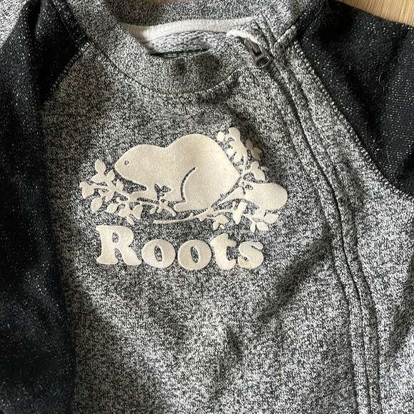 Fair condition Roots jumpers - Picture 3 of 5